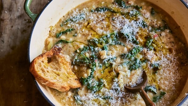 Clodagh McKennas hvide bønner med vintergrønt.