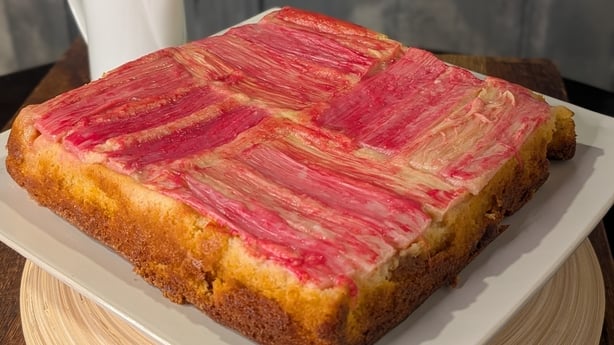 rabarber og cremekage