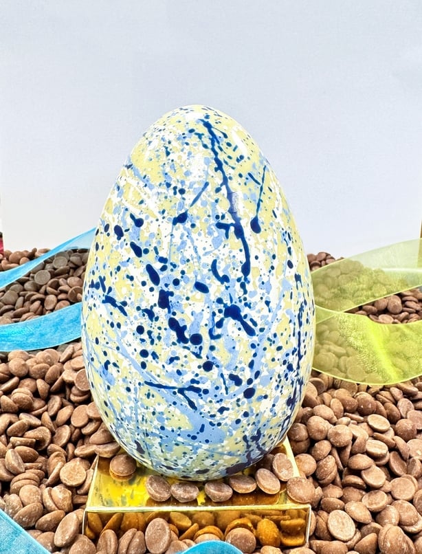 Et blåmalet påskeæg