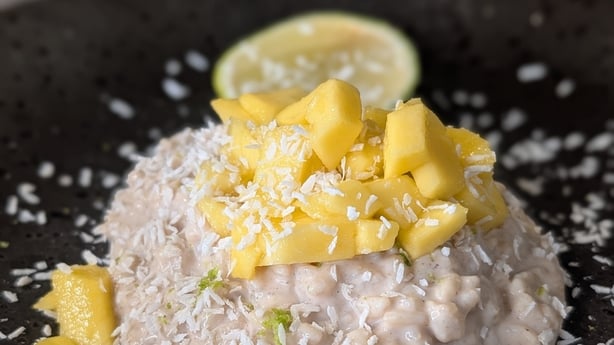 Cremet rispudding med kokos og mango