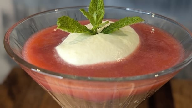 En dessert i et højt glas