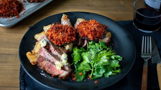 Striploin bøf med fyldte svampe