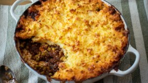 Mark's shepherd's pie med pecorino-mos topping